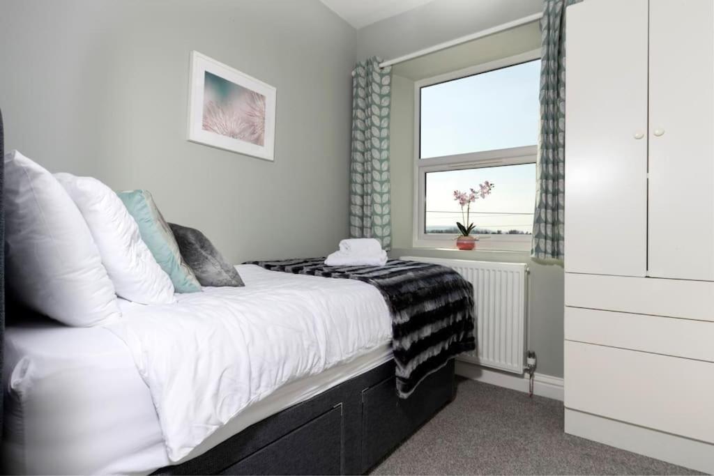 Auckland View - A Comfy & Spacious 4Bed With Views Coundon Экстерьер фото